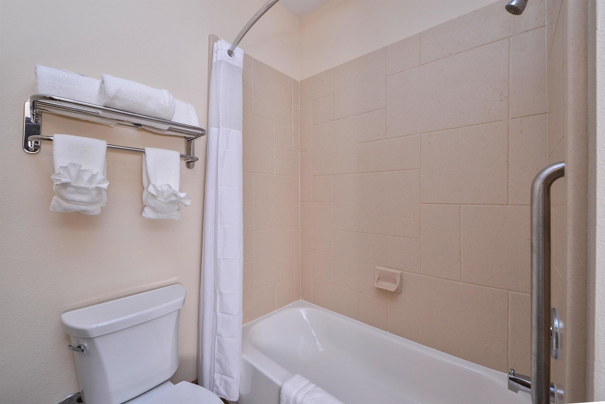 Americas Best Value Inn & Suites Cuero Exterior photo