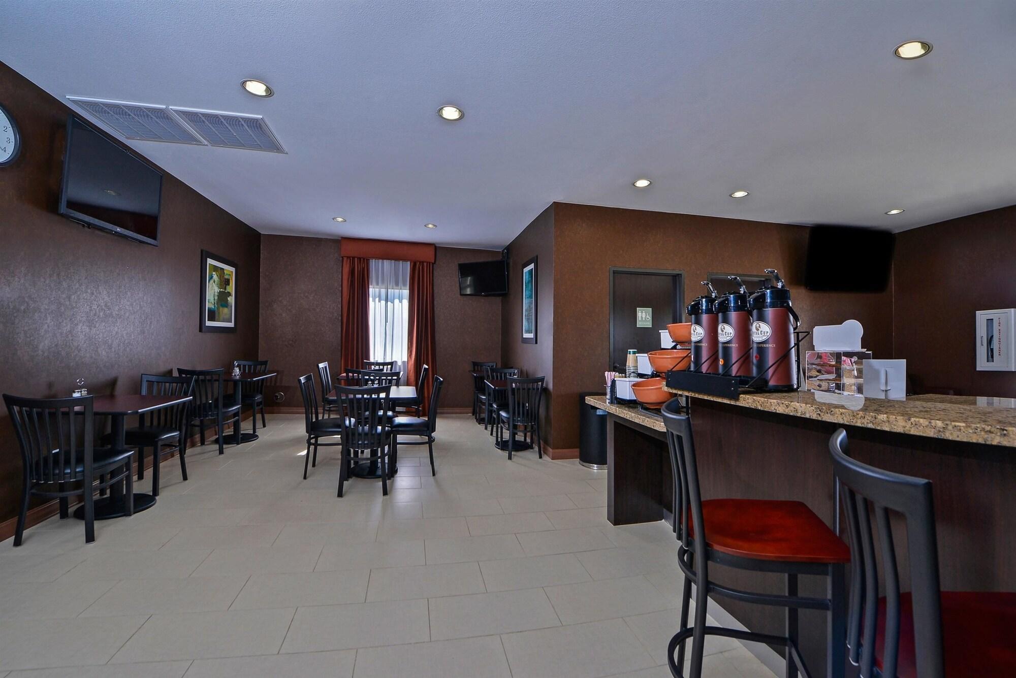Americas Best Value Inn & Suites Cuero Exterior photo
