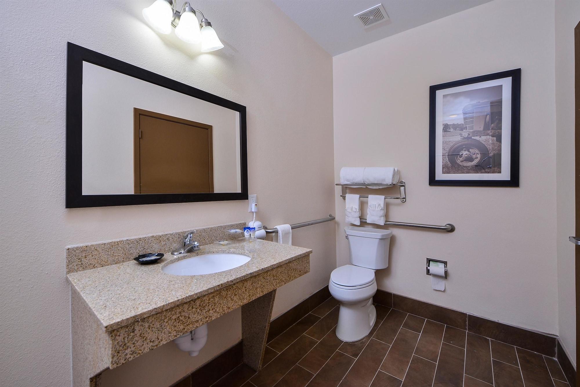 Americas Best Value Inn & Suites Cuero Exterior photo
