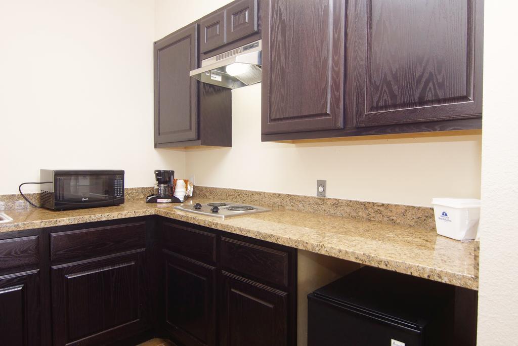 Americas Best Value Inn & Suites Cuero Room photo