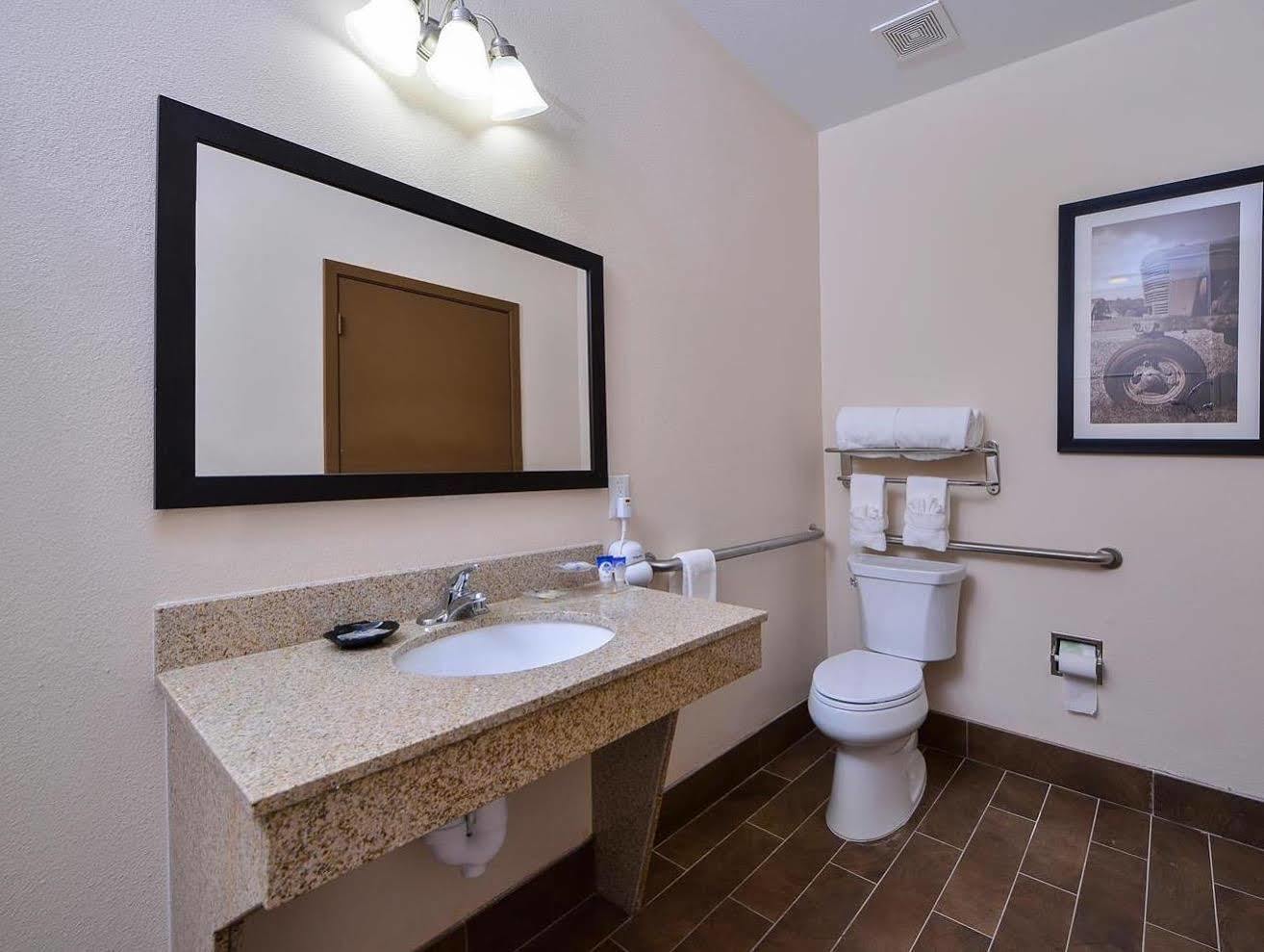Americas Best Value Inn & Suites Cuero Exterior photo